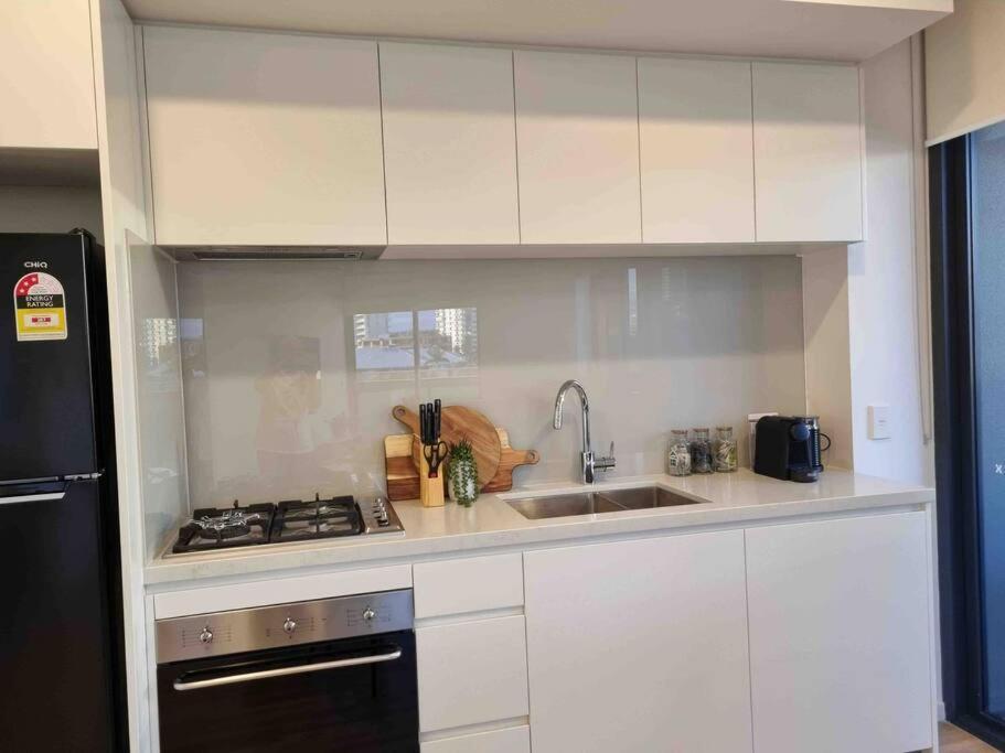 Modern 1 Brm Apartment With Pool Close To Beach Gold Coast Extérieur photo