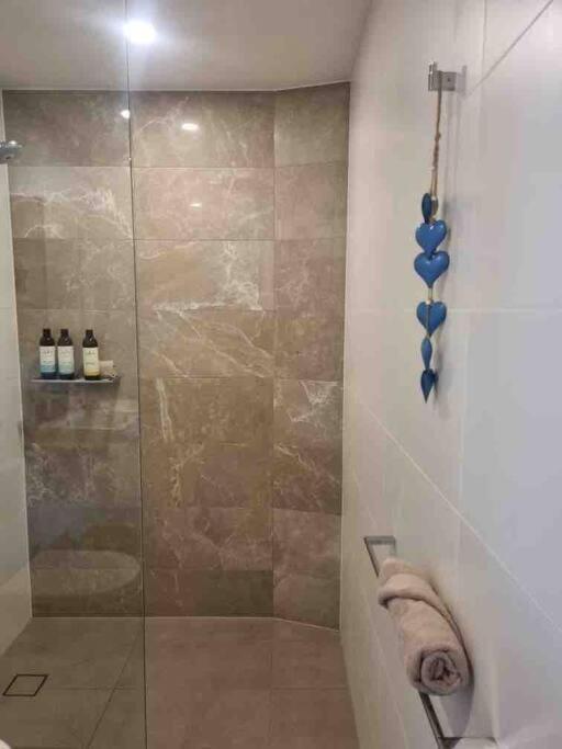 Modern 1 Brm Apartment With Pool Close To Beach Gold Coast Extérieur photo
