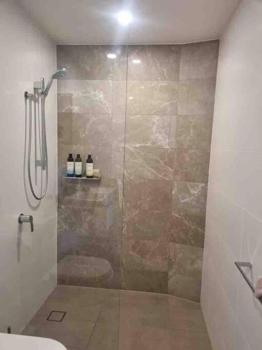 Modern 1 Brm Apartment With Pool Close To Beach Gold Coast Extérieur photo
