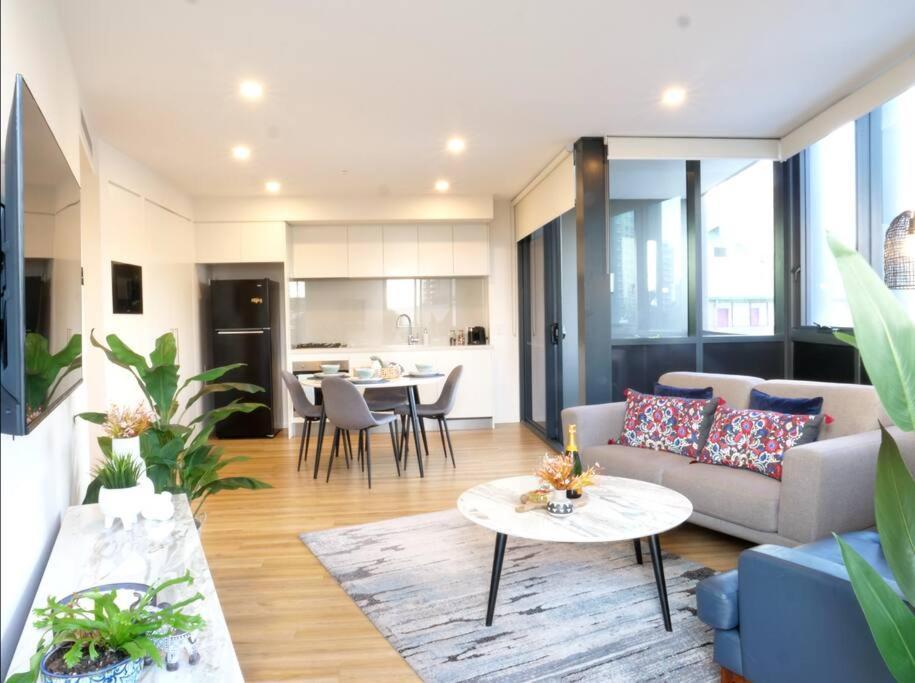 Modern 1 Brm Apartment With Pool Close To Beach Gold Coast Extérieur photo
