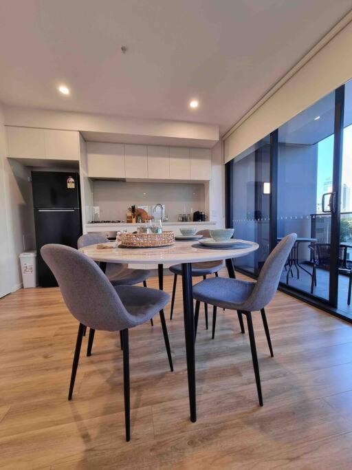 Modern 1 Brm Apartment With Pool Close To Beach Gold Coast Extérieur photo