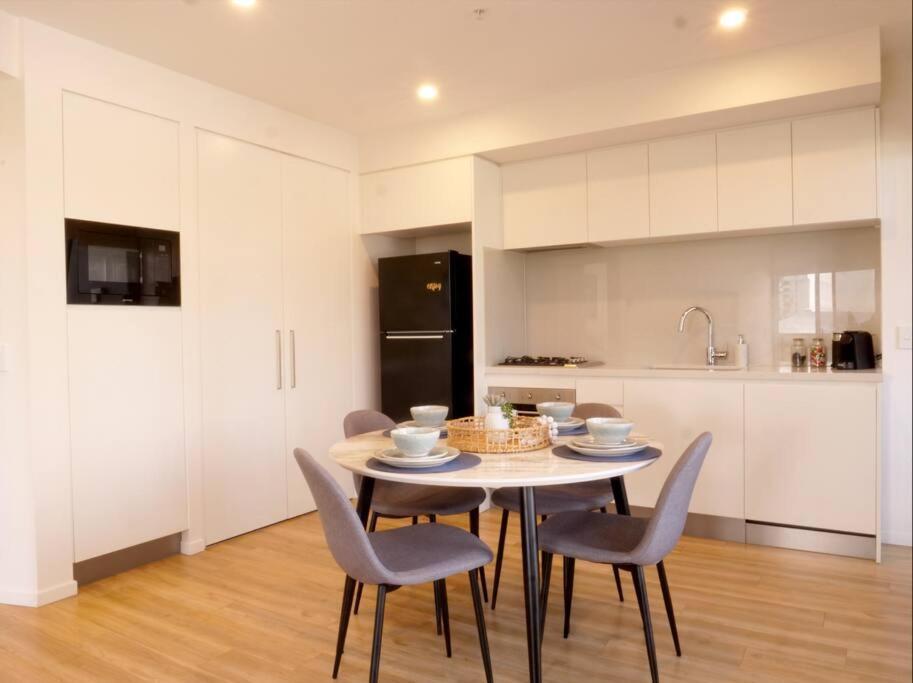 Modern 1 Brm Apartment With Pool Close To Beach Gold Coast Extérieur photo